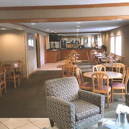Quality Inn & Suites ミルウォーキー エクステリア 写真