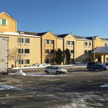 Quality Inn & Suites ミルウォーキー エクステリア 写真