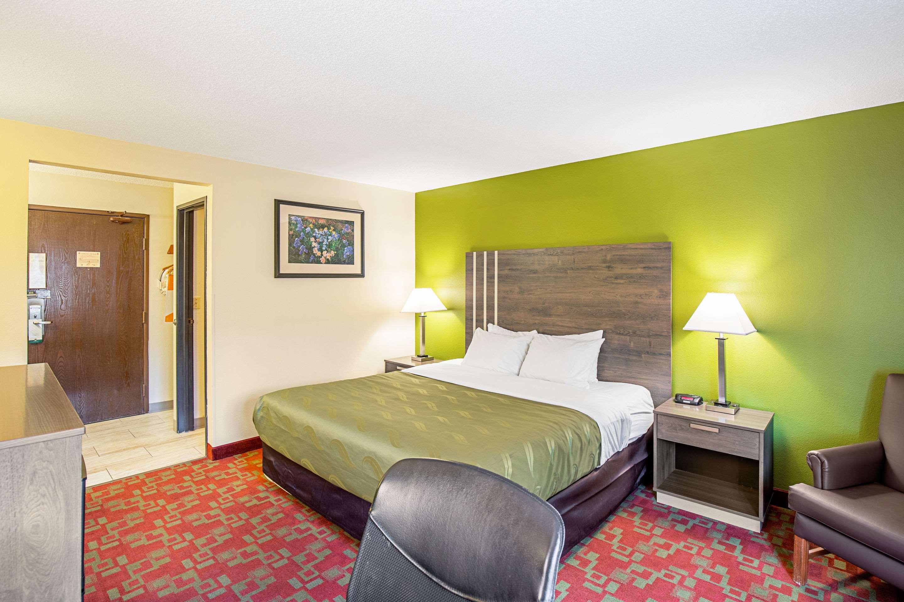 Quality Inn & Suites ミルウォーキー エクステリア 写真