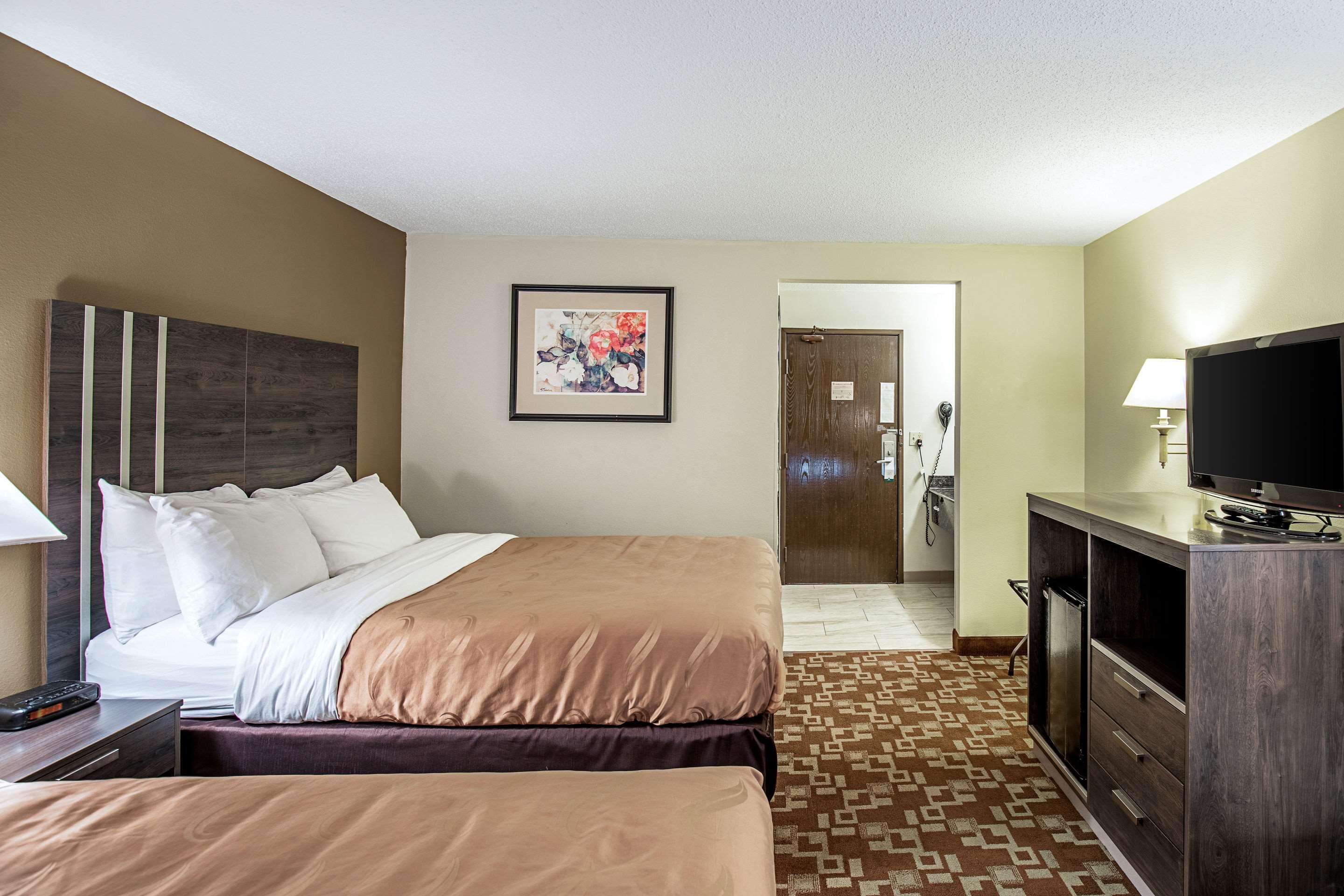 Quality Inn & Suites ミルウォーキー エクステリア 写真