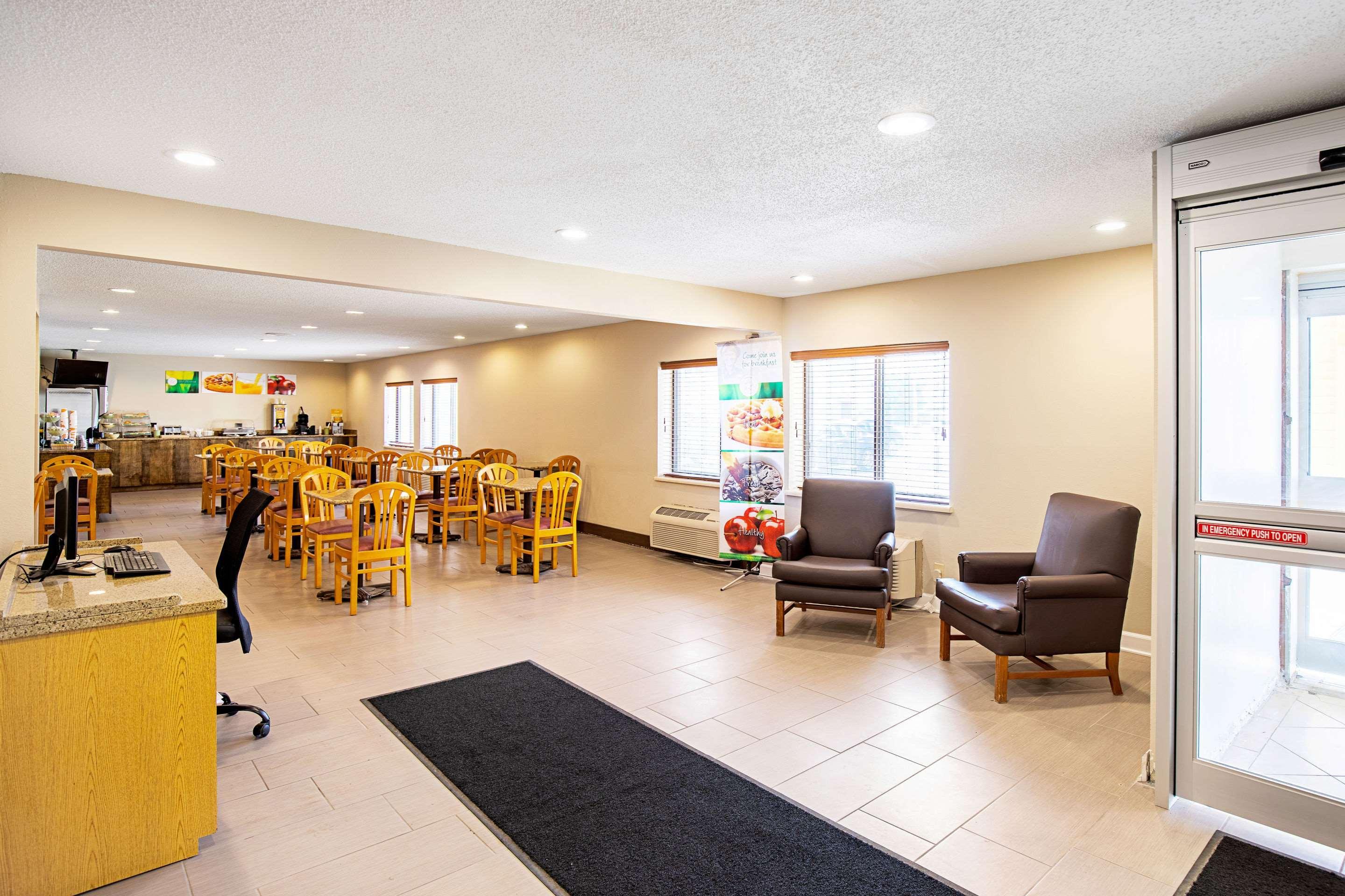 Quality Inn & Suites ミルウォーキー エクステリア 写真