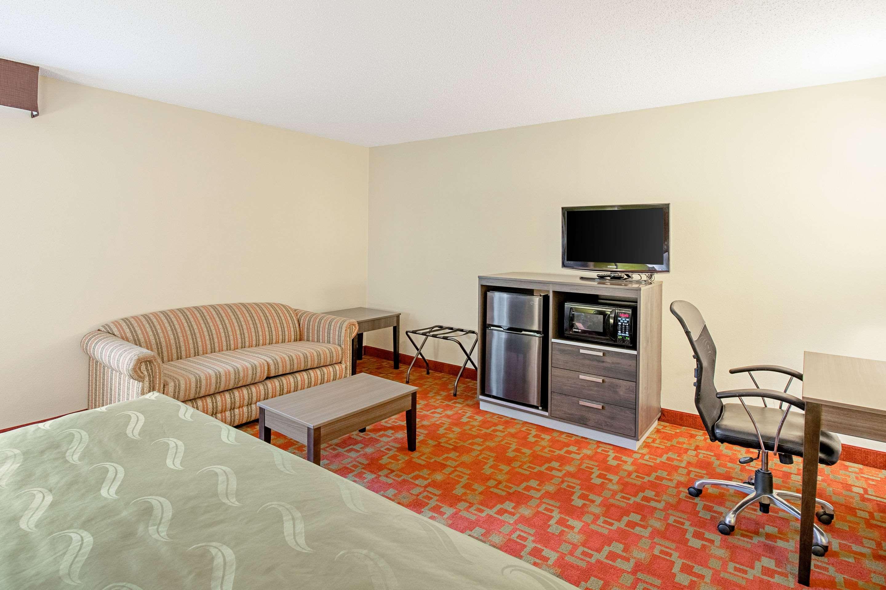 Quality Inn & Suites ミルウォーキー エクステリア 写真