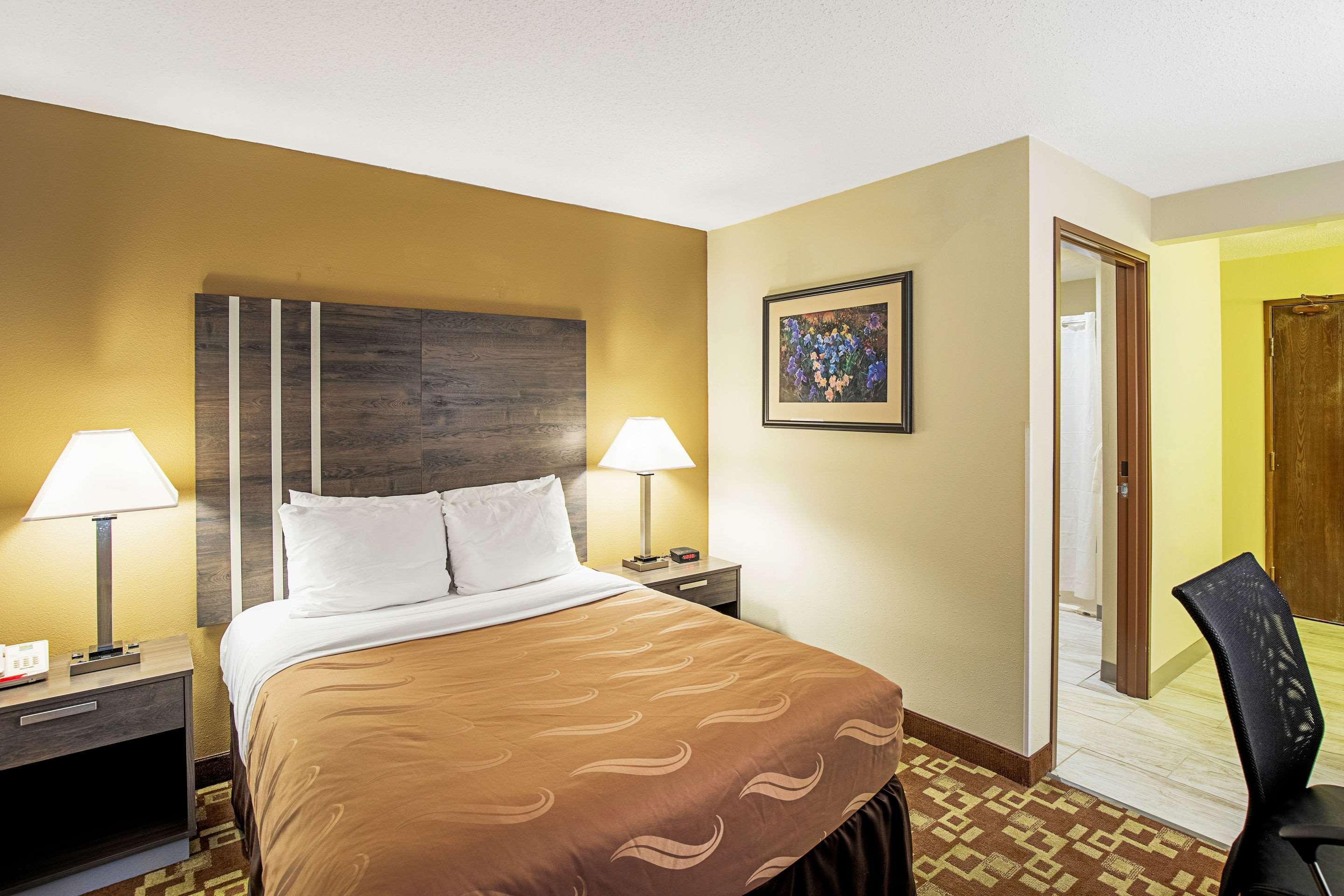 Quality Inn & Suites ミルウォーキー エクステリア 写真