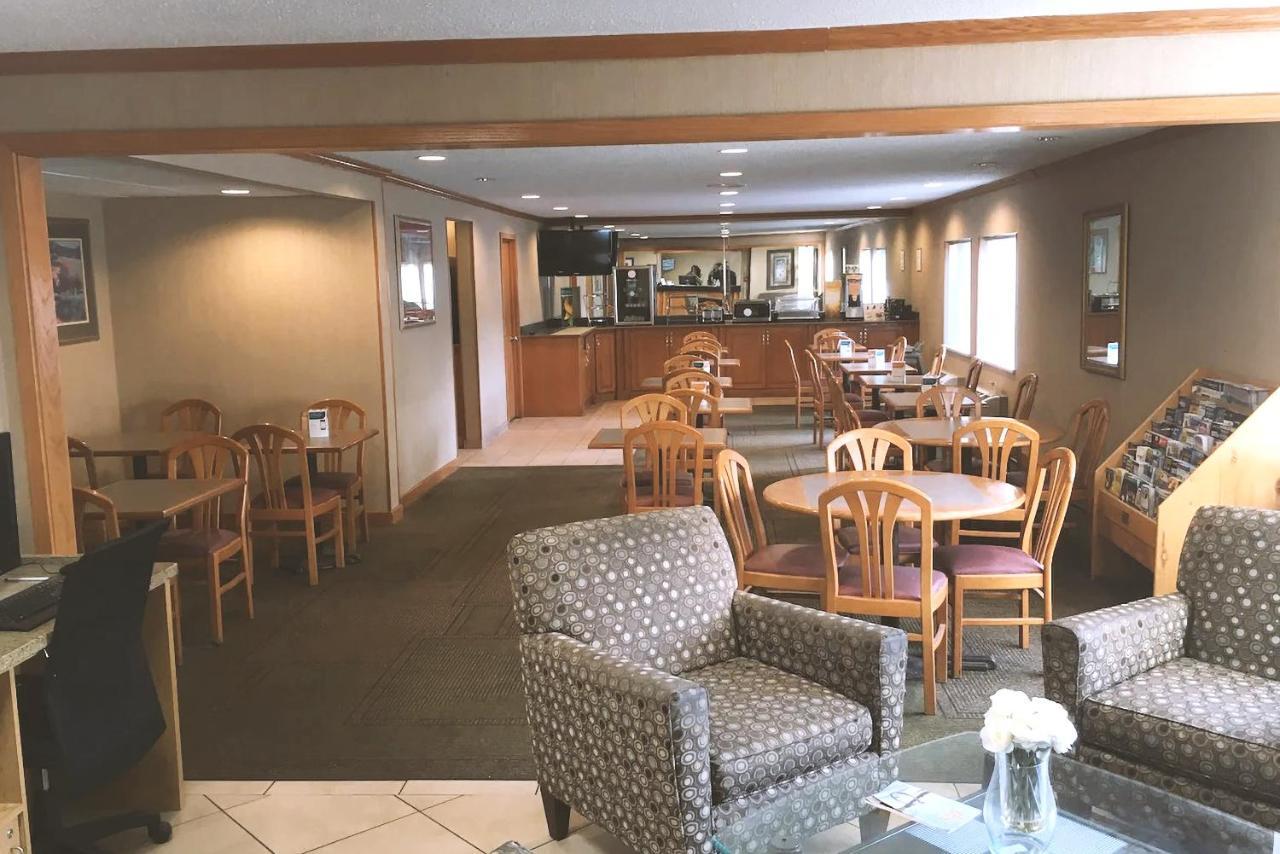Quality Inn & Suites ミルウォーキー エクステリア 写真