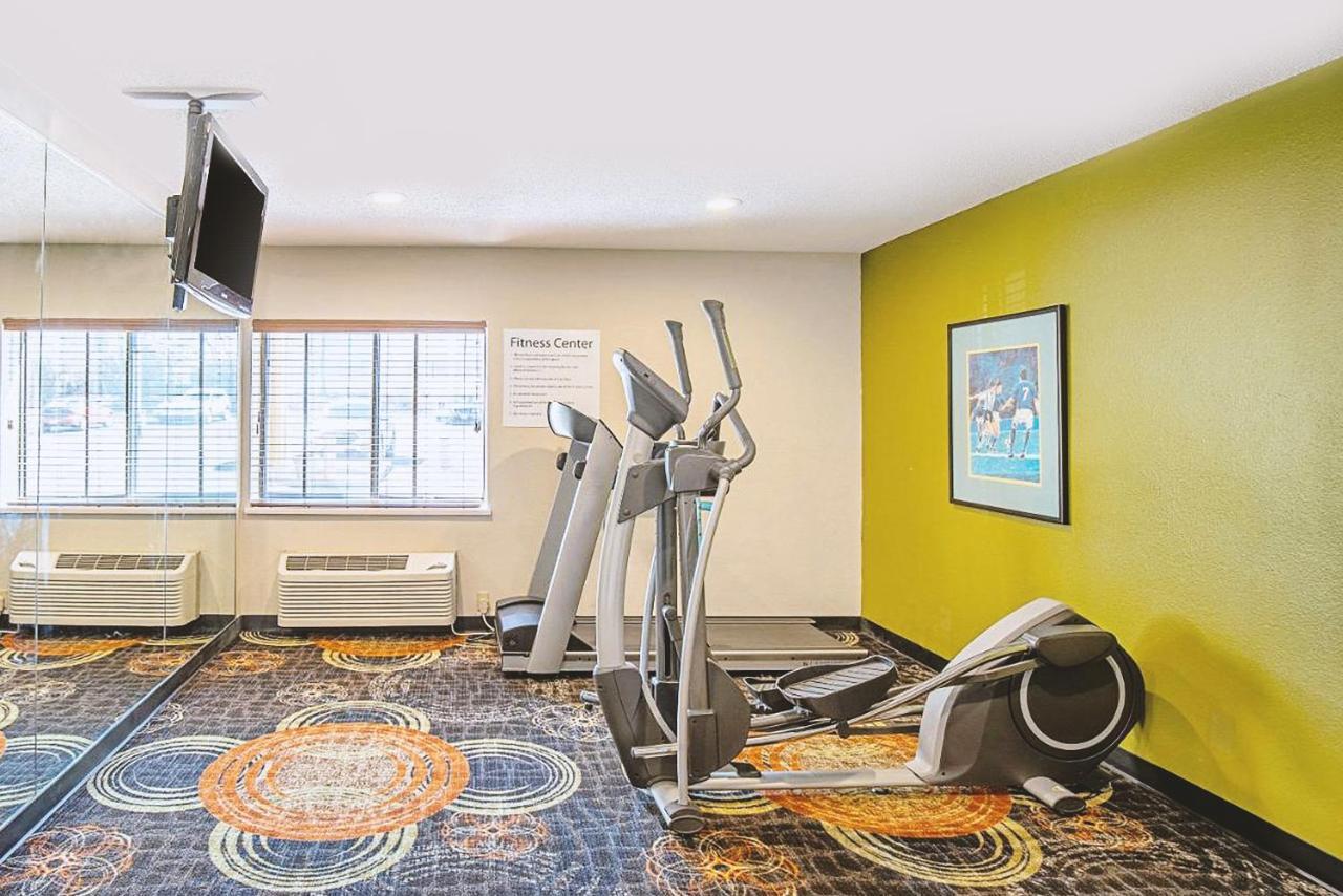 Quality Inn & Suites ミルウォーキー エクステリア 写真