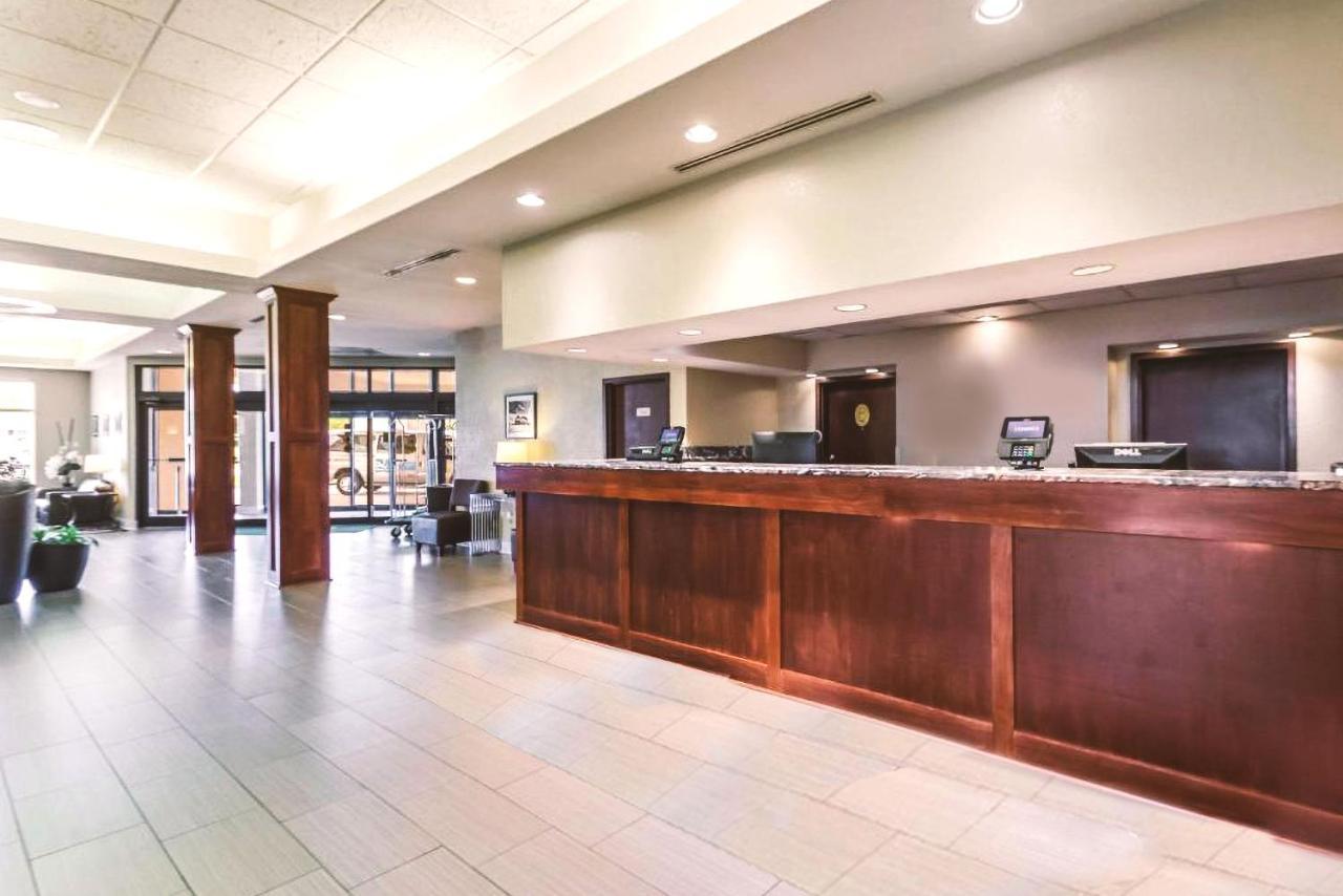 Quality Inn & Suites ミルウォーキー エクステリア 写真
