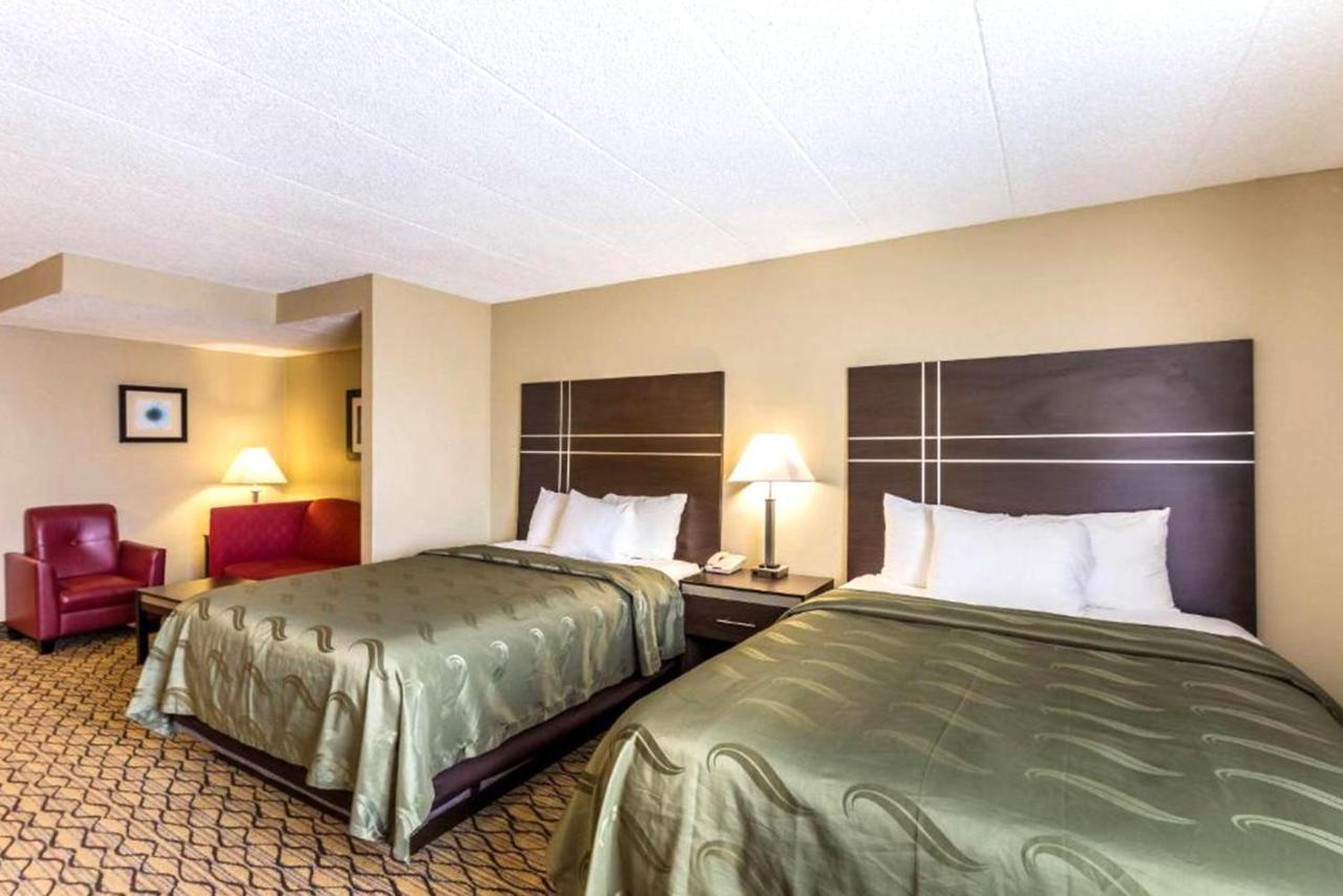Quality Inn & Suites ミルウォーキー エクステリア 写真