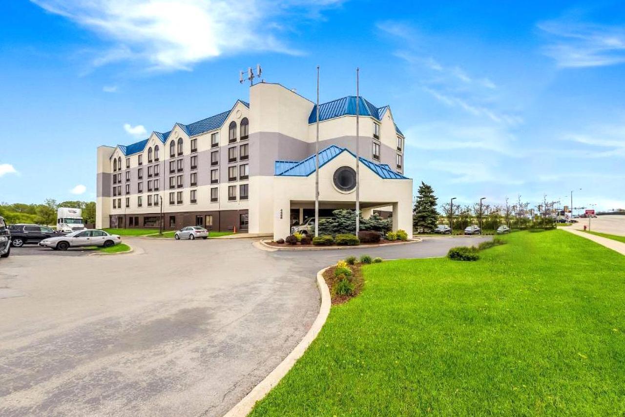 Quality Inn & Suites ミルウォーキー エクステリア 写真