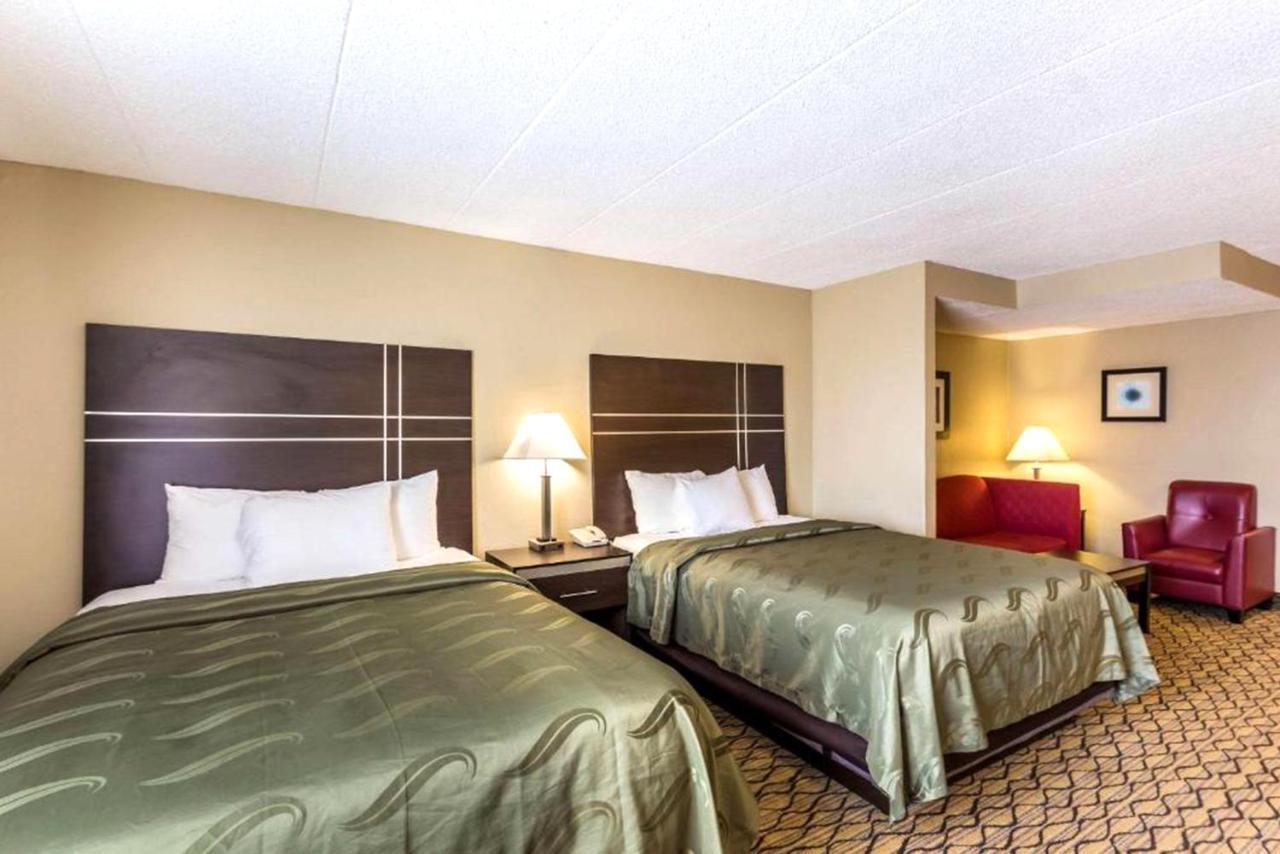 Quality Inn & Suites ミルウォーキー エクステリア 写真