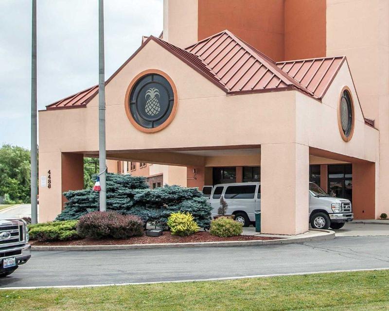 Quality Inn & Suites ミルウォーキー エクステリア 写真