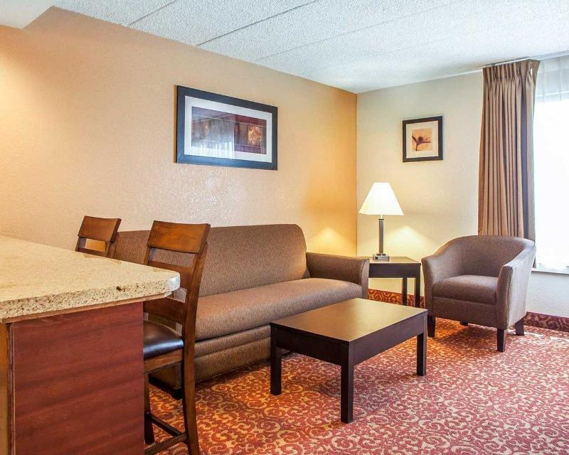 Quality Inn & Suites ミルウォーキー エクステリア 写真