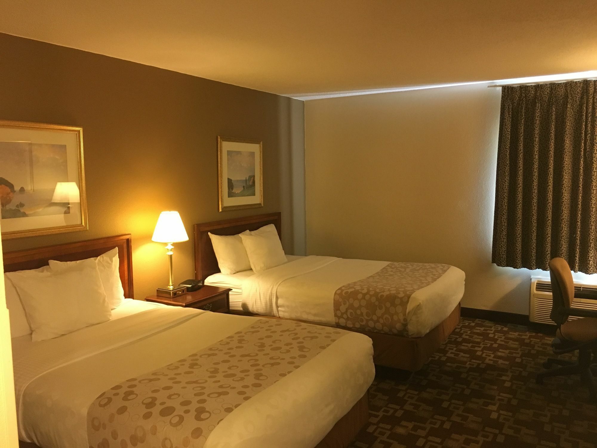 Quality Inn & Suites ミルウォーキー エクステリア 写真